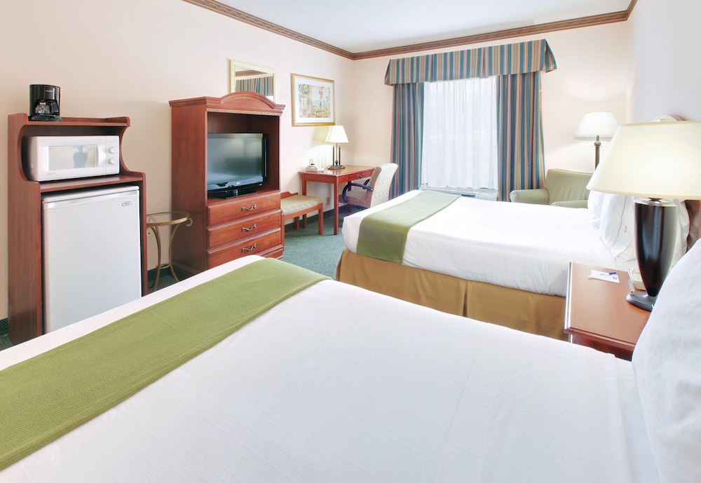 Holiday Inn Express Hotel & Suites Cleveland - photo 12