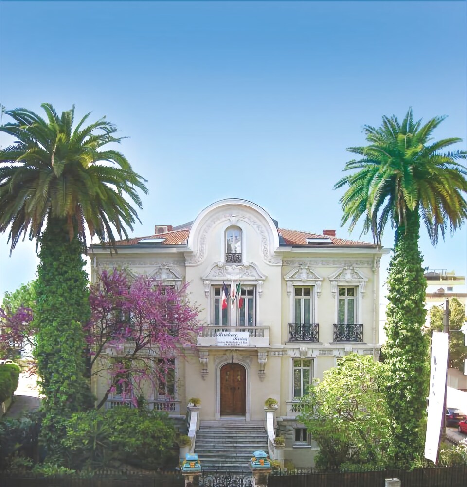 Appart 'hôtel Villa Léonie — 4-Star Luxury Hotel in Nice, France