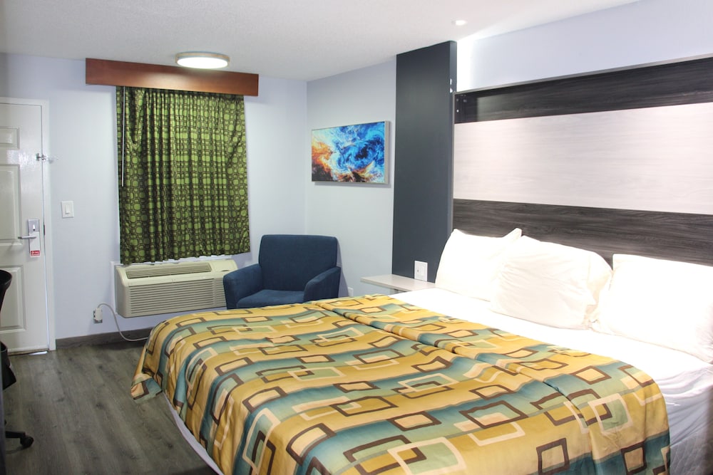 Douglas Inn And Suites - photo 10