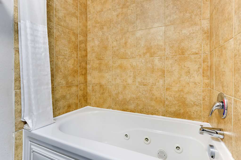 Best Western Plus University Inn & Suites - photo 17