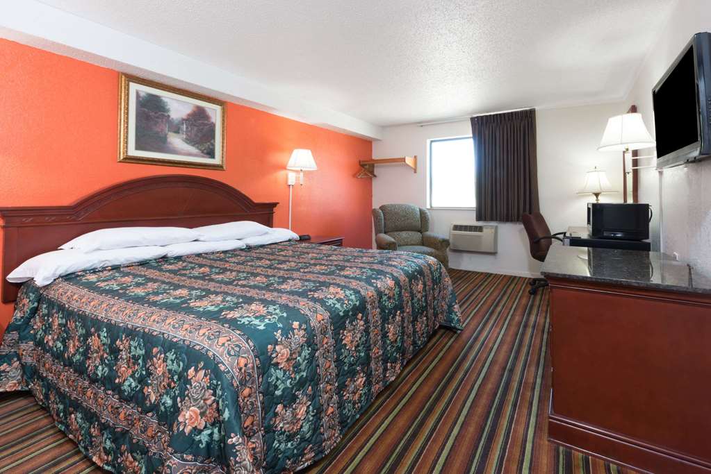 Knights Inn Ferguson MO - photo 6