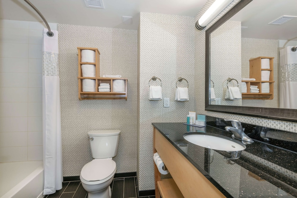Hampton Inn & Suites Raleigh Crabtree Valley - photo 41