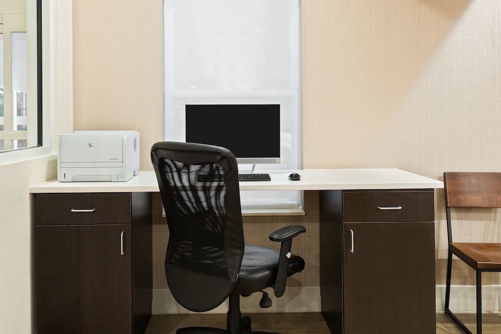 Holiday Inn Express & Suites Columbus Airport East by IHG - photo 37