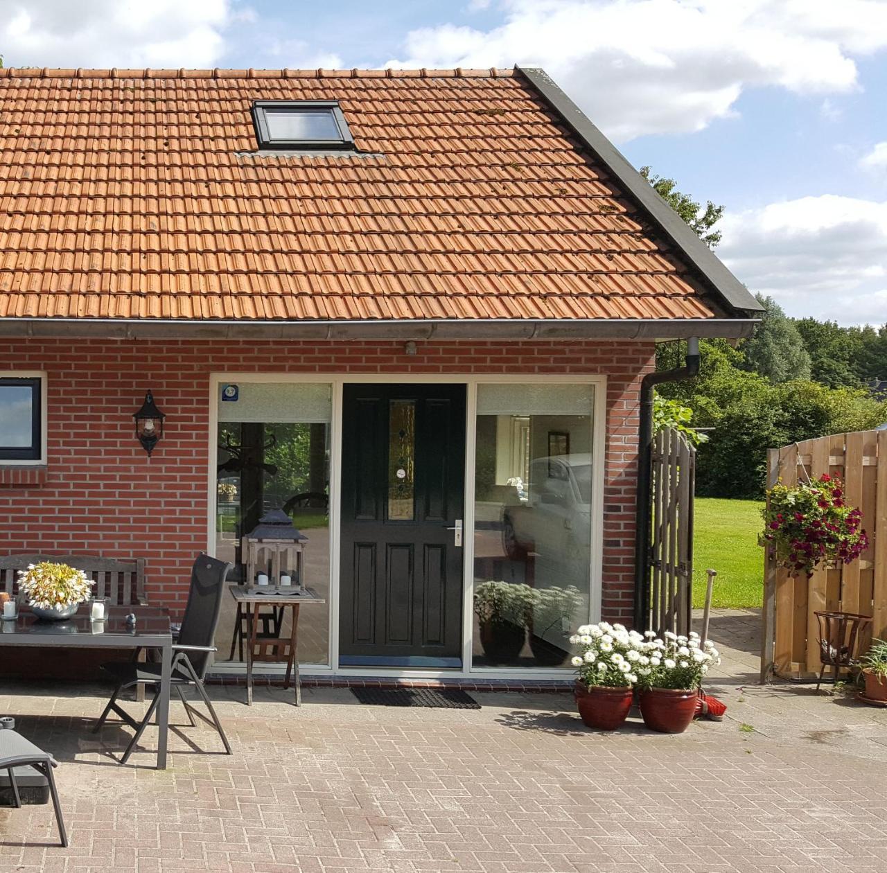 Vakantiehuis Aan de Zandweg — 4-Star Luxury Hotel in Roden, Netherlands