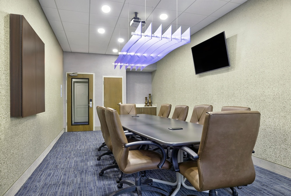 Holiday Inn Express Hotel & Suites Kansas City Grandview by IHG - photo 45