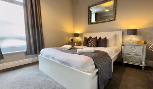 Haywra Apartment LT By Furnished Accommodation Central Location Rare FREE PARKING Family Relocation Business Stays
