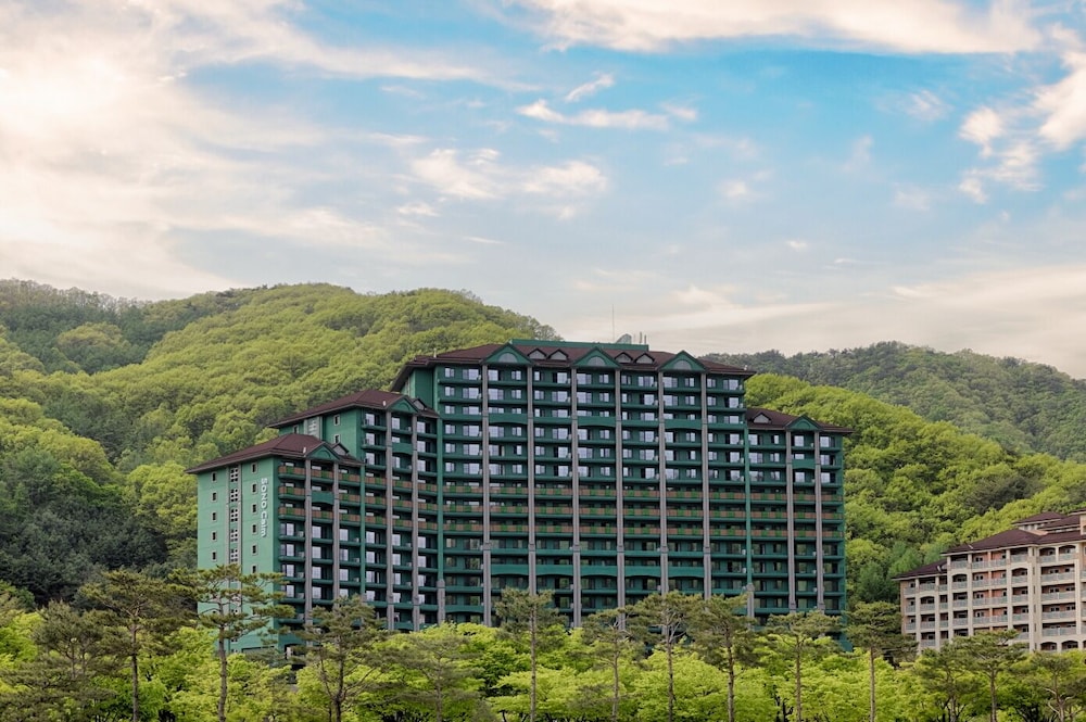 Sono Calm Vivaldi Park in Hongch'on, South Korea