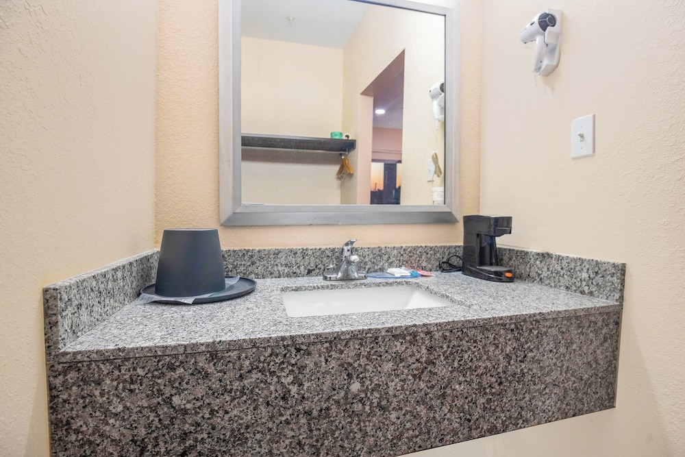 OYO Hotel Adairsville Calhoun South I 75 - photo 38