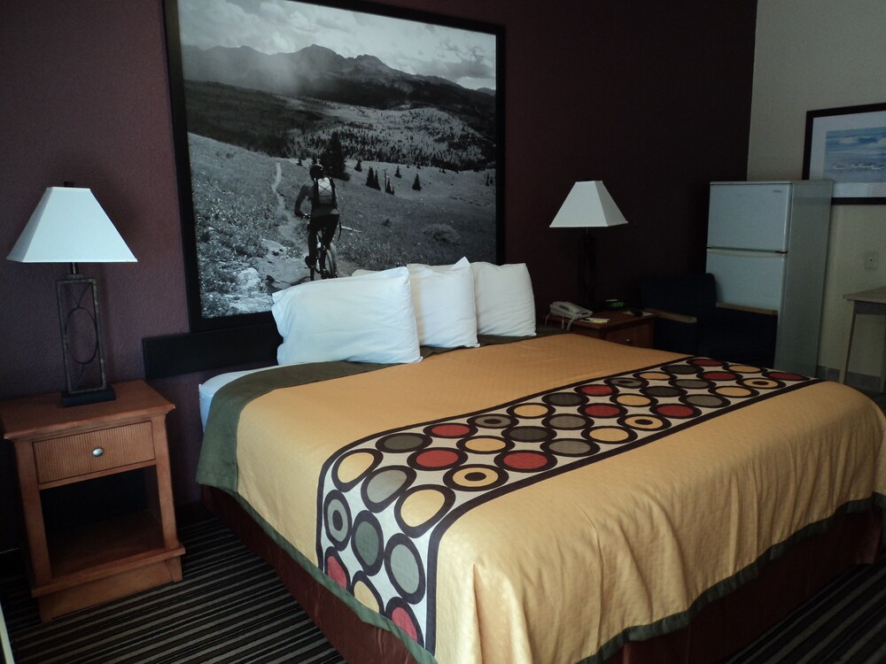 Super 8 by Wyndham Aberdeen Southern Pines - photo 4