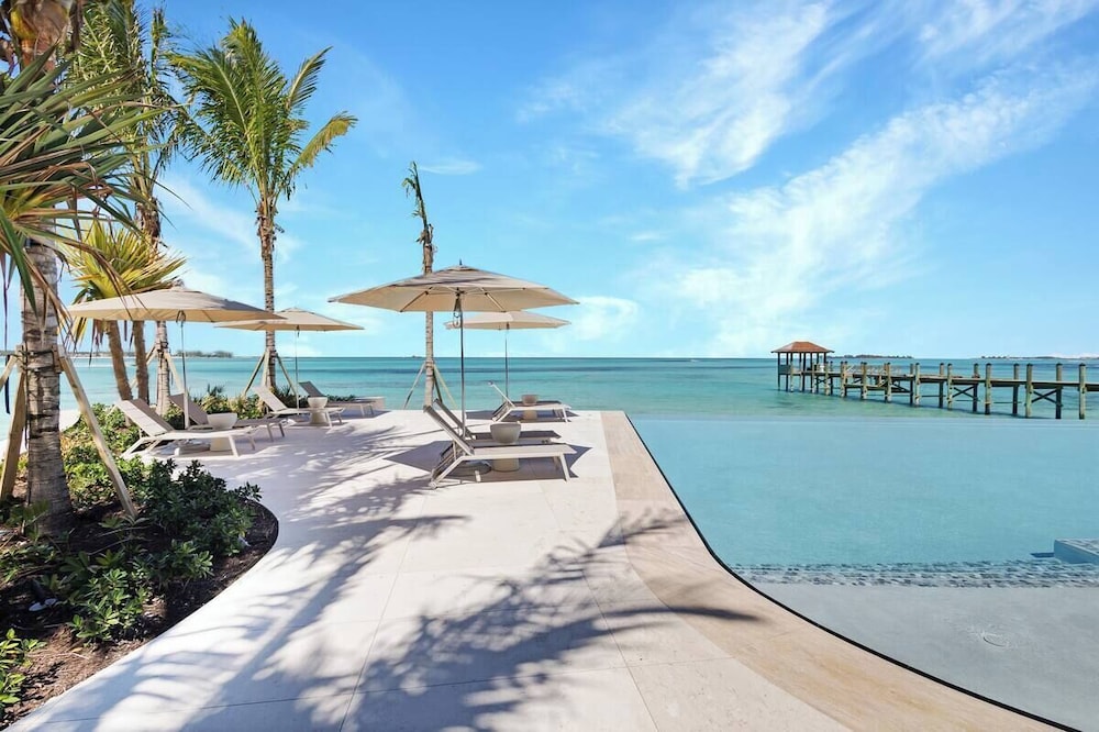 Aqualina — 4-Star Luxury Hotel in Nassau, Bahamas