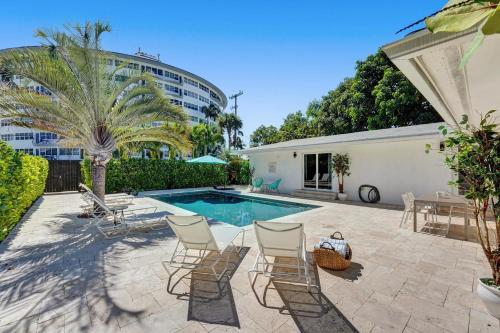 44 Canal Home With Heated Pool & Free Dock — 4-Star Luxury Hotel in Fort Lauderdale, United States