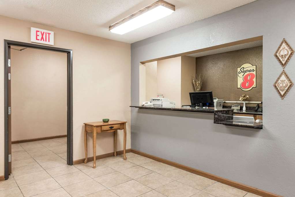 Super 8 by Wyndham Greenville Illinois - photo 2