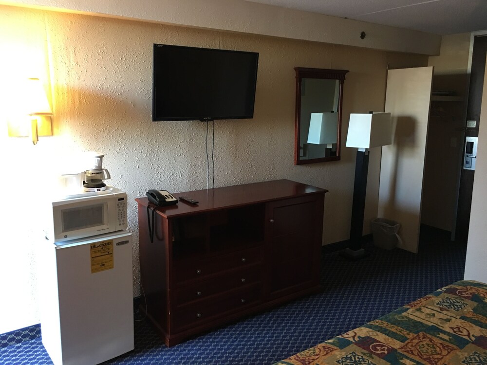 Rodeway Inn At Fort Lee - photo 10