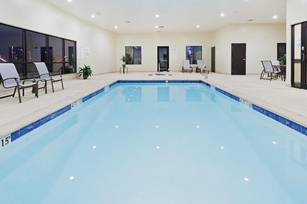 Holiday Inn Express Hotel & Suites Brownfield by IHG - photo 24