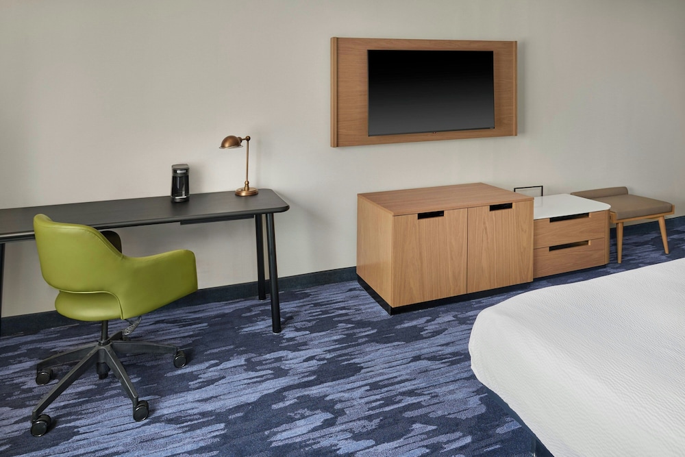 Fairfield Inn & Suites by Marriott Detroit Farmington Hills - photo 9
