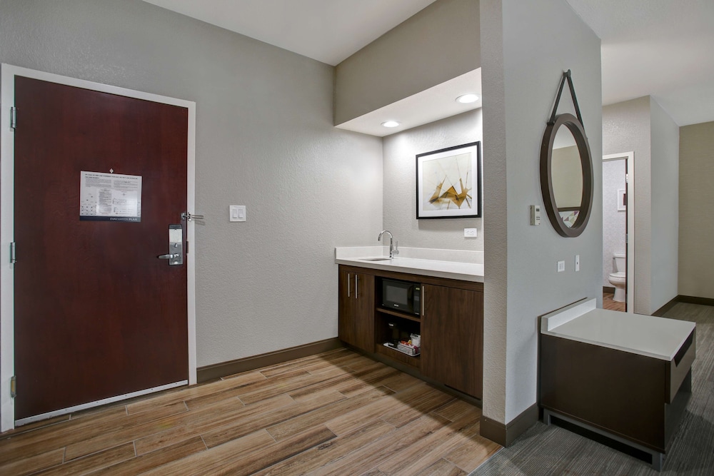 Hampton Inn & Suites Dallas DeSoto - photo 23