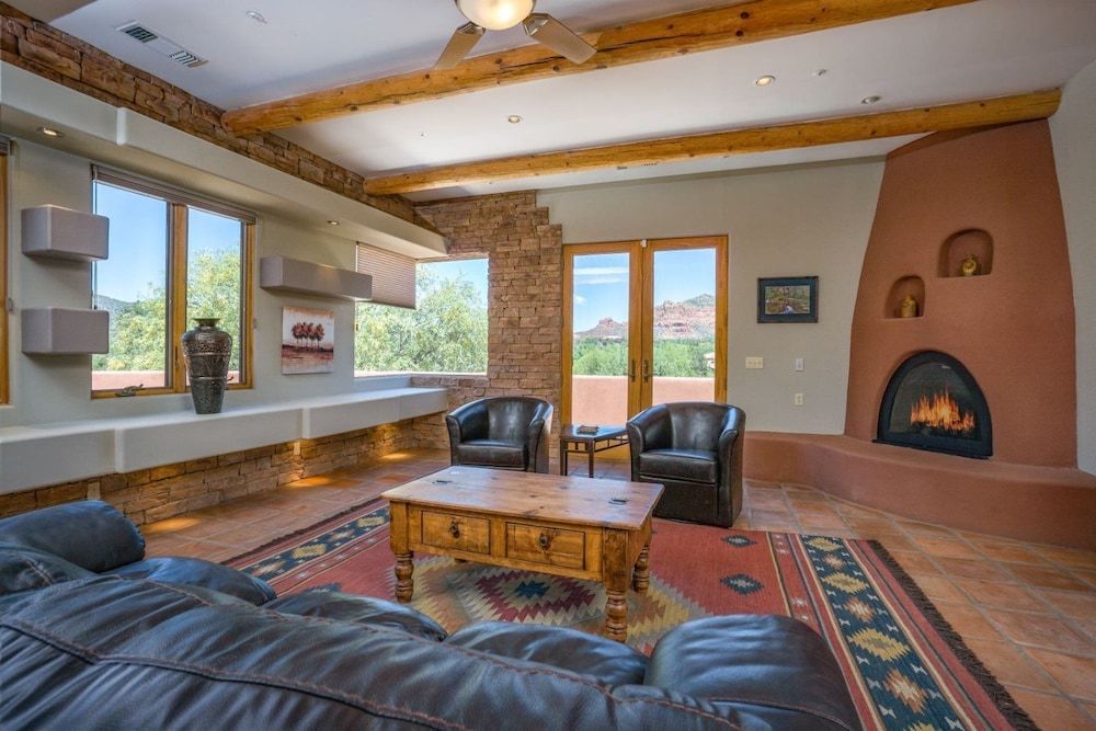 Majestic Sedona Stunner boasts Glorious Red Rock Mt. Views Exquisite Decor — hotel in Oak Creek