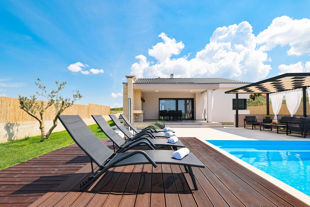 Villa Mareta ZadarVillas — 4-Star Luxury Hotel in Razanac, Croatia