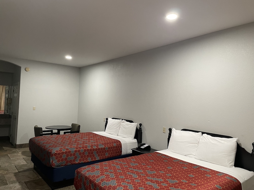 Texas Inn La Feria - photo 15