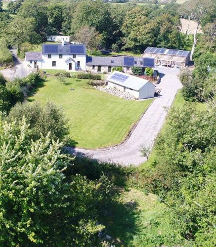 Hidden Cottage Gem HotTub Firepit coastal walks — 4-Star Luxury Hotel in Swansea, United Kingdom