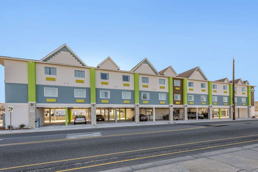 The Waves Hotel an Ascend Collection Hotel - featured photo