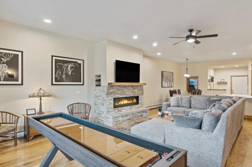 Shuffleboard Table Modern Kitchen Garage Hot Tub in Steamboat Springs, United States