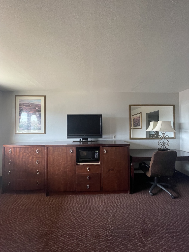 Travelodge by Wyndham Farmington Hwy 64 - photo 25