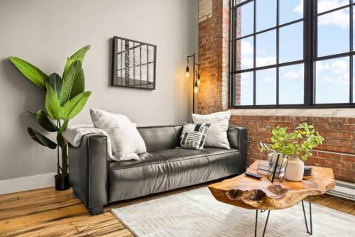 The Urban Loft Stylish Industrial Living — 4-Star Luxury Hotel in Peoria, United States