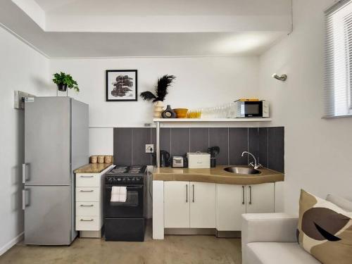 Stylish Studio 600m to the Promenade