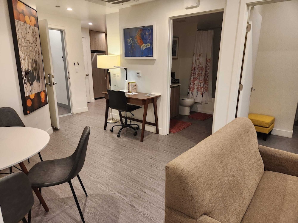 Urban Chic Apart Hotels in Central LA - photo 20