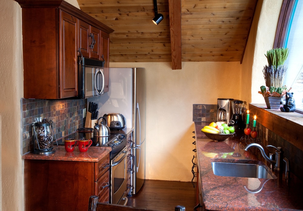 Alpine Village Suites - photo 26