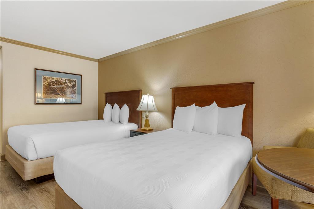 Best Western PLUS Morristown Inn Florham Park - photo 33