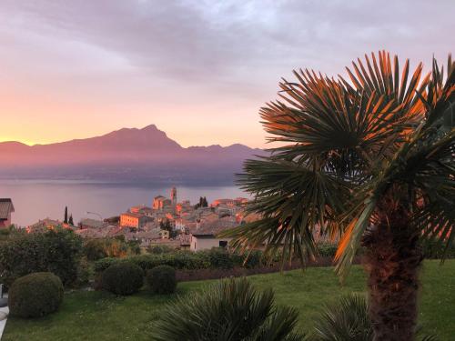 Bella Vista am Gardasee Albisano — 4-Star Luxury Hotel in Torri Del Benaco, Italy