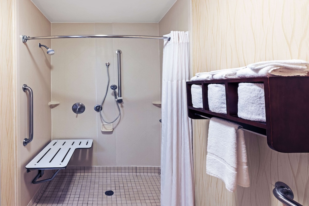 Hampton Inn Aiken - photo 14