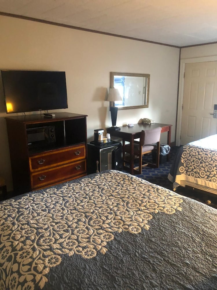 Aderi Hotel — hotel in Lewisburg