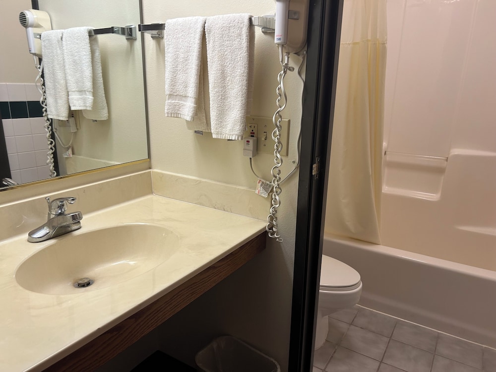 AmericInn by Wyndham Blackduck - photo 10