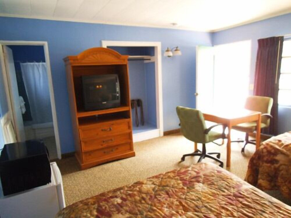 Relax Inn Franklin - photo 14