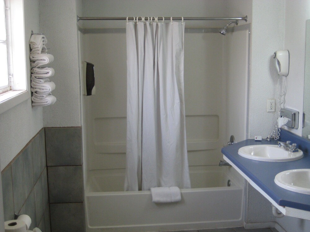 El Capitan Motel - photo 43