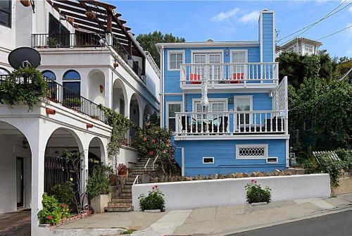 232W 232 Whittley in Avalon, United States