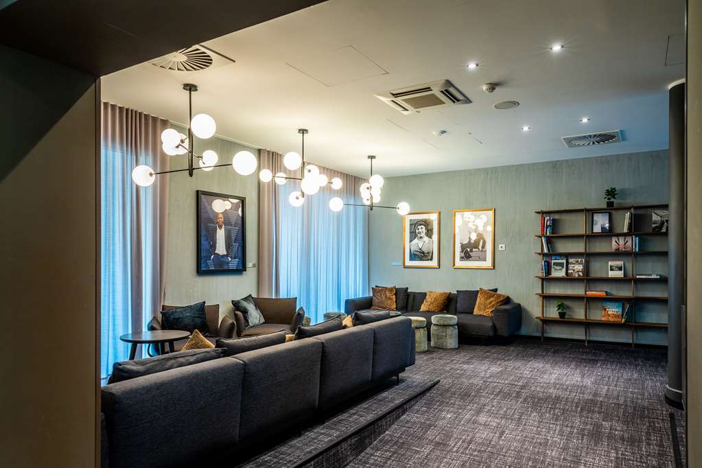 Meeting room C Sofa area