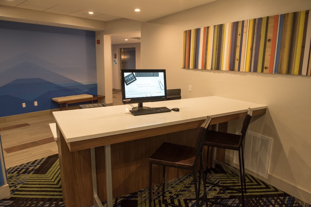 Holiday Inn Express & Suites Louisville N Jeffersonville by IHG - photo 16