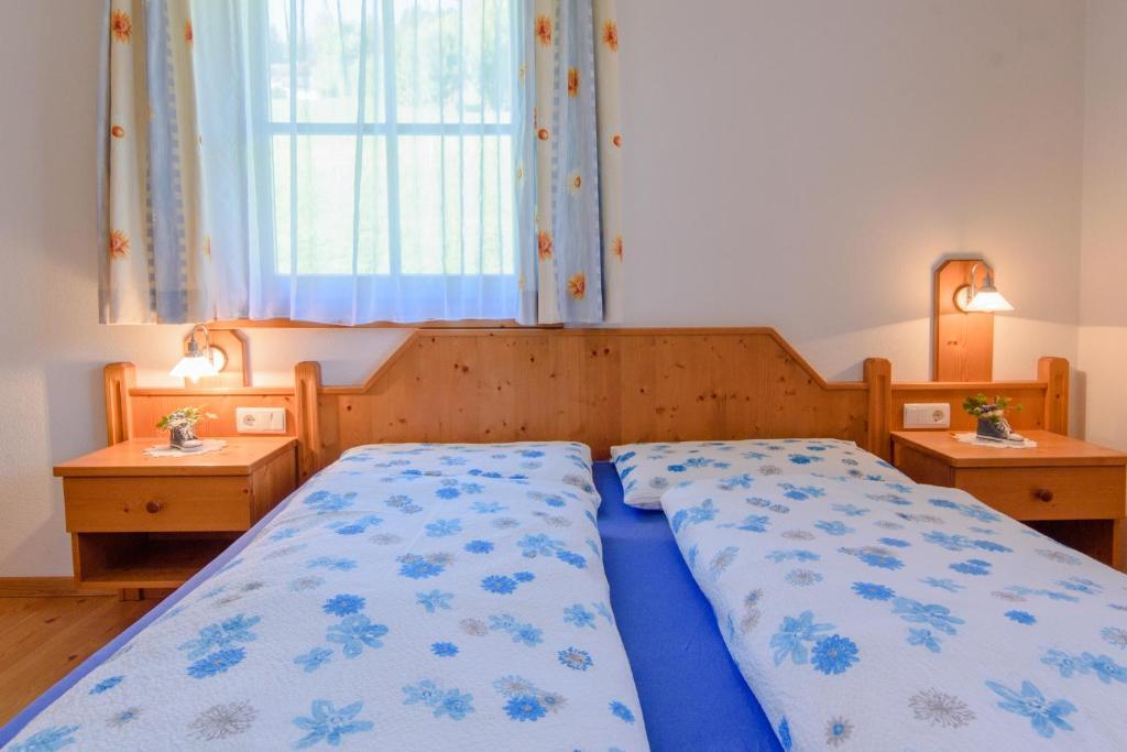 Oberbaumgartnerhof - carbon neutral hotel in Falzes