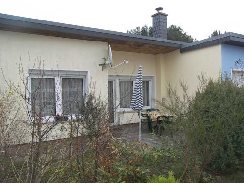 Ostsee Bungalow mit Kamin & Terrasse — 4-Star Luxury Hotel in Seebad Bansin, Germany