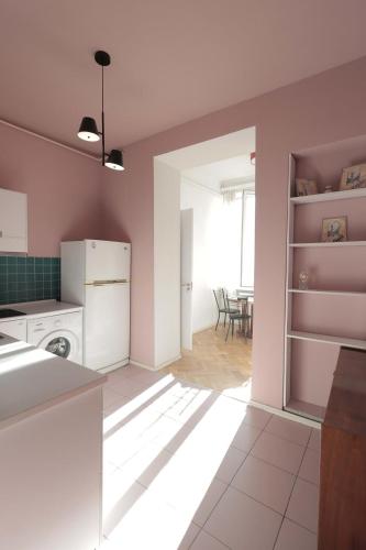 Cozy and Stylish Apt Next to Stamba and Rooms
