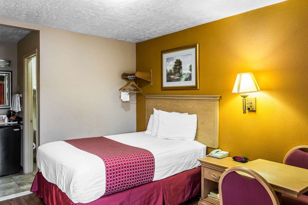 Rodeway Inn Goodlettsville South - photo 6