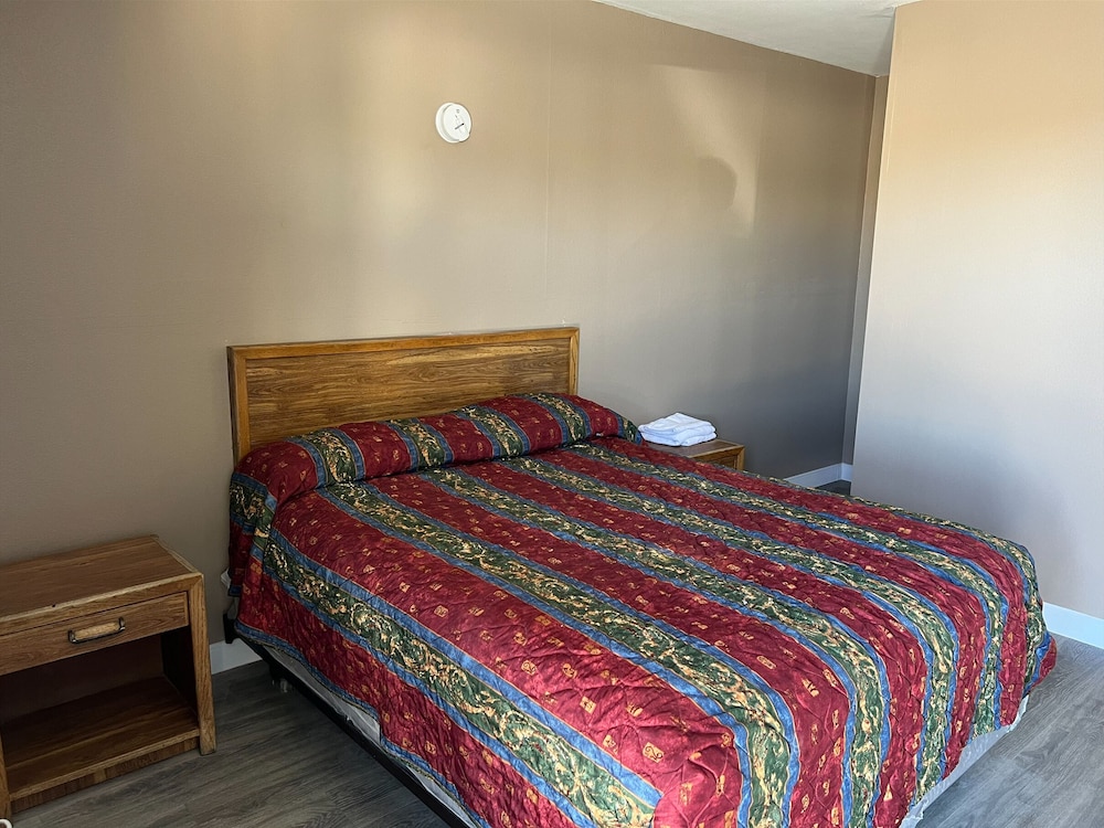 Carl's Motel - photo 7