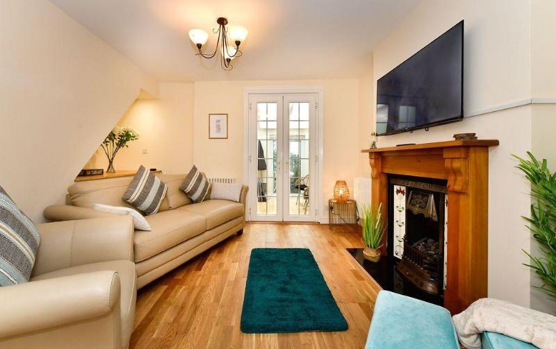 Just Stay Wales Castle Square Cottage — 4-Star Luxury Hotel in Swansea, United Kingdom