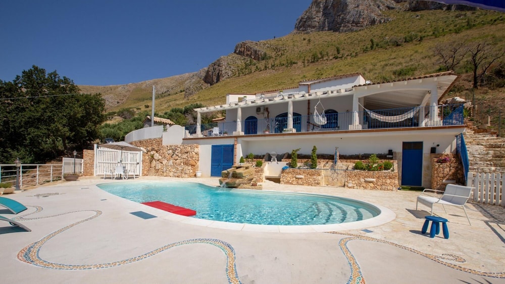 Villa Olimpia 6 2 in Castellammare del Golfo — 4-Star Luxury Hotel in Castellammare Del Golfo, Italy