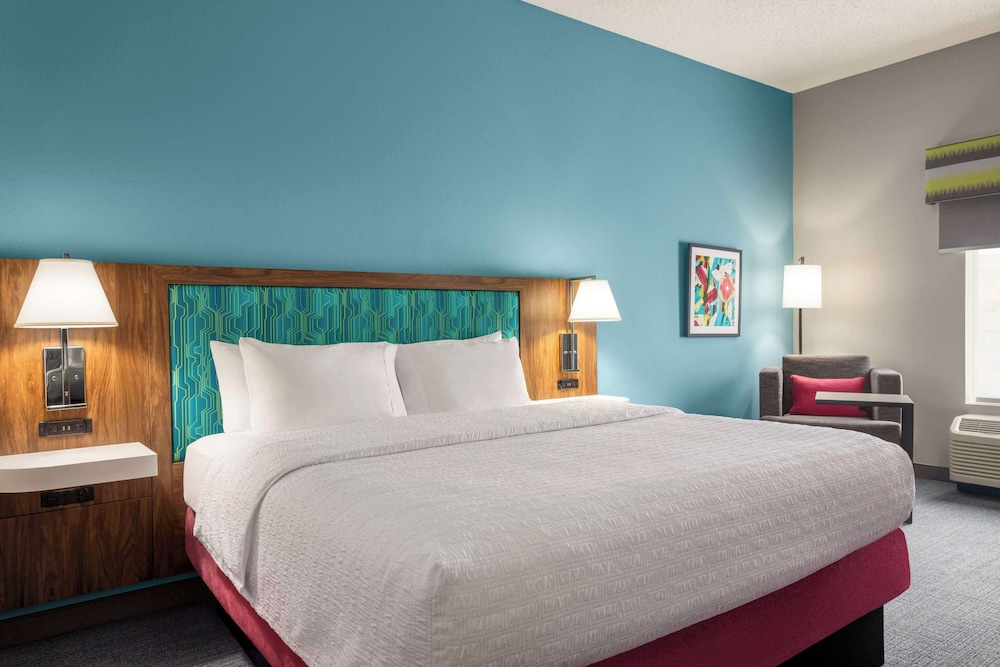 Hampton Inn & Suites Springfield MO - photo 8