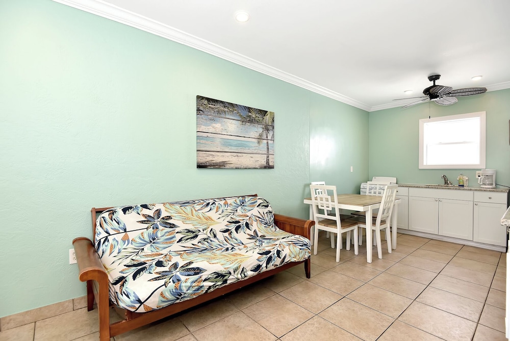 Shoreline Suites & Cabana Cottages - photo 67